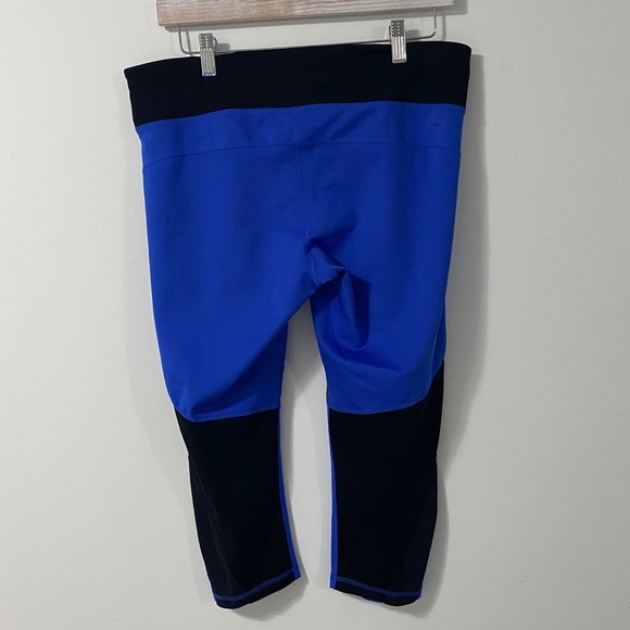 Adidas Black and Blue Cropped Legging LARGE - Picture 2 of 5